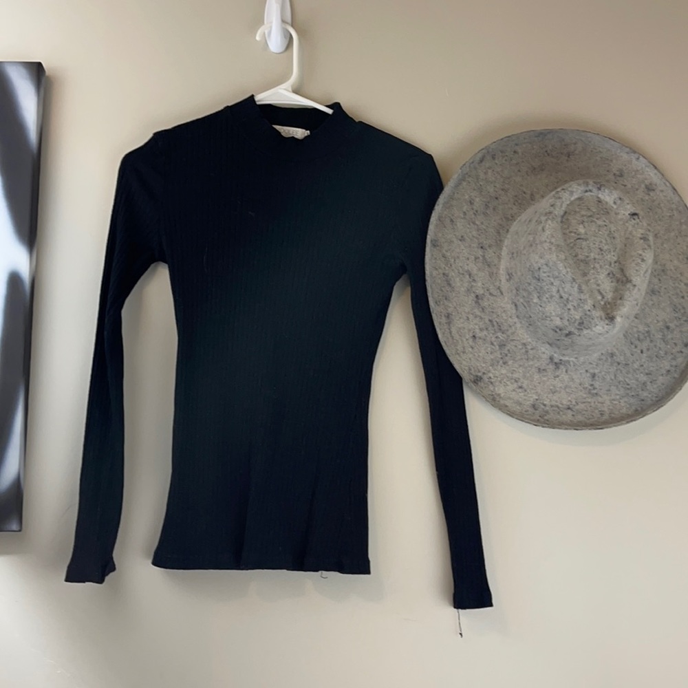 Ribbed black Mocknwck Top